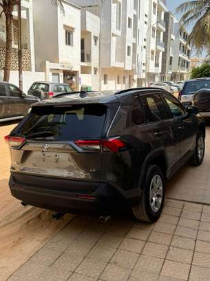 toyota rav 4 2020 image 3