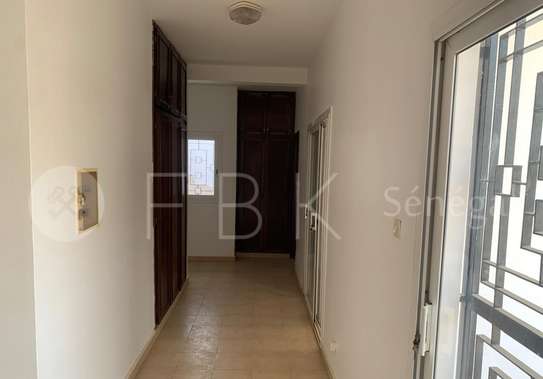 Superbe Villa R+1 avec Piscine et Jardin aux Almadies image 12