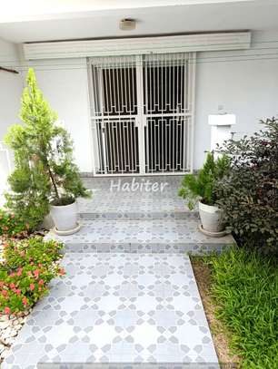 Villa R+1 à louer au Point E image 7