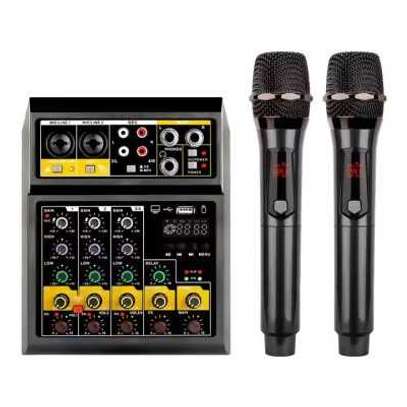 Table de mixage professionnelle avec 2 microphones image 8