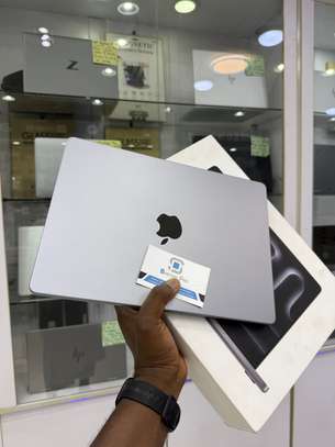 MacBook Pro M3 8Go 1To 14 pouces Neuf image 2