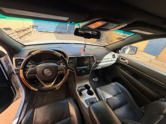 Jeep Grand Cherokee image 7