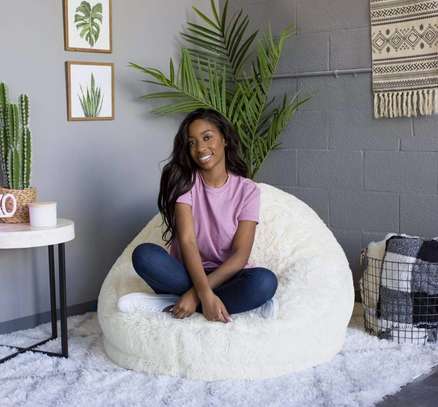 Fauteuil/pouf gonflable en fausse fourrure très douce image 5
