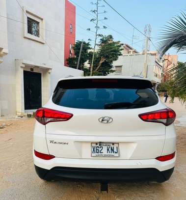 Je vends ma Hyundai Tucson 2016 automatique essence image 11