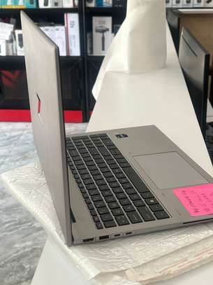 Mp zbooK G9 12 G core it 32G RAM 1TB D.D image 2