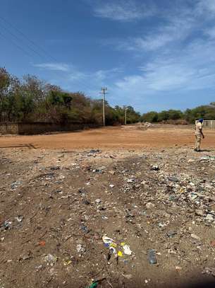 Terrain  a somone en face Ecole franco-sénégalaise  Kalan image 2
