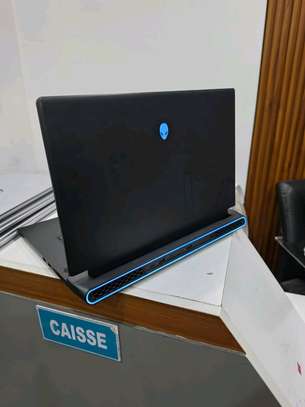 Alienware M17 R5 image 2