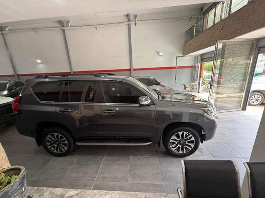 Toyota PRADO VX 2024 SUV Gris métallisé image 4