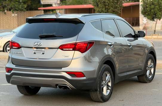 Hyundai Santa Fe 2018 image 13