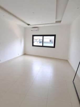 Appartement à louer de 03 chambres Cité Mbackirou Faye image 10
