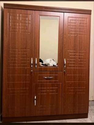 Armoire marron blanc et gris image 14