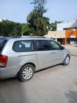 Kia carnival à louer avec chauffeur image 2