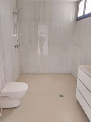 Appartement F4 haut standing à louer à Dakar Plateau image 12