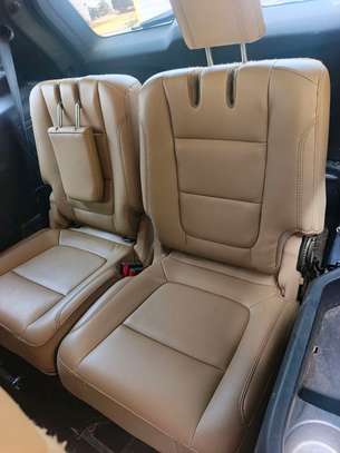 FORD EXPLORER image 4