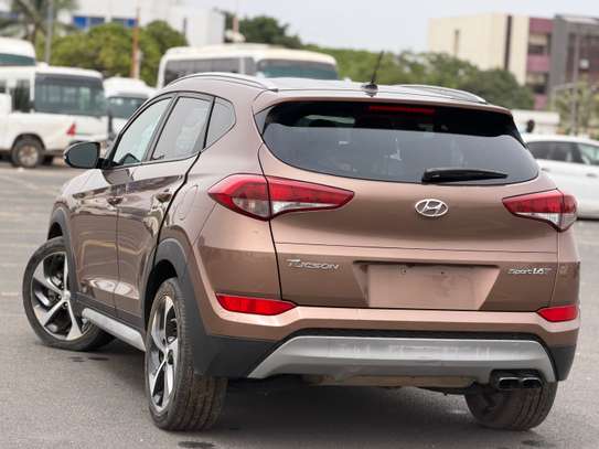 Hyundia Tucson image 10