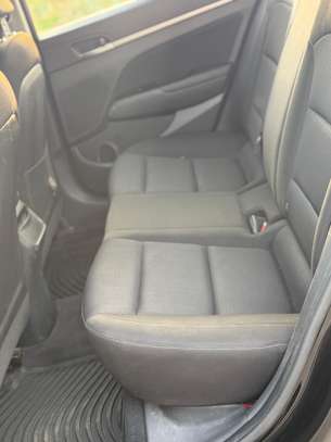 Hyundai Elantra image 11