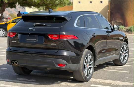 Jaguar fpace 2018 image 4