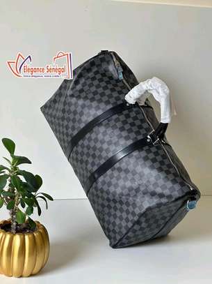 Sac de voyage Louis Vuitton en cuir noir à dakar image 6