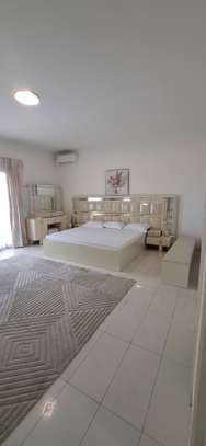 Appartement F4 meublé spacieux de 3 chambres à louer Point E image 2
