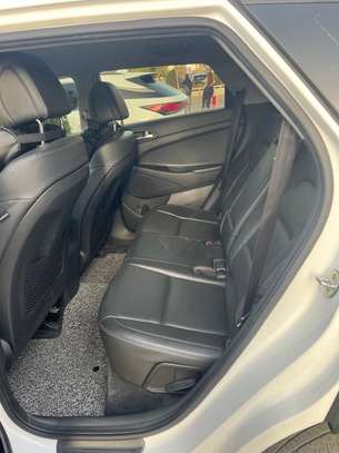 Hyundia Tucson image 12