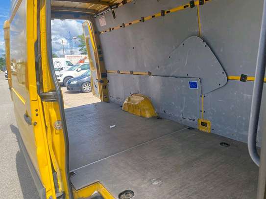 Mercedes Sprinter fourgon utilitaire jaune grande capacité image 10