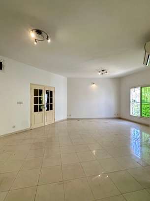APPARTEMENT F4 A LOUER A NGOR image 3