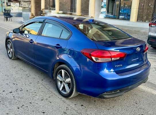 Je vend ma kia forte 2018 automatic essence image 3