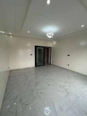APPT 2 CHAMBRES SALON MARISTES image 9
