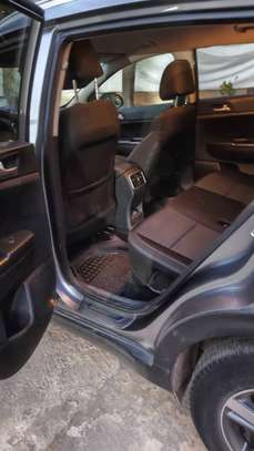 KIA SPORTAGE image 4