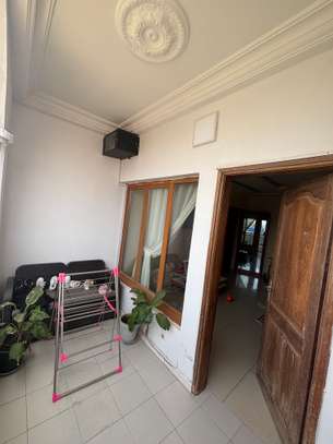 Villa moderne spacieuse 3 niveaux avec garage double image 2