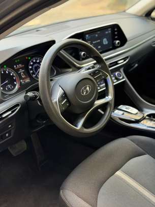 Hyundai sonata image 2