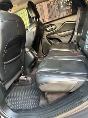 Jeep cherokee image 8