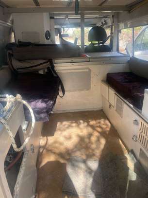 Land Rover Defender 110 image 10