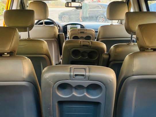 Location Minibus Hyundai Climatisé 12 Places avec Chauffeur image 3