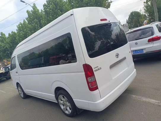 Mini bus Toyota hiace 15 place 2017 image 2