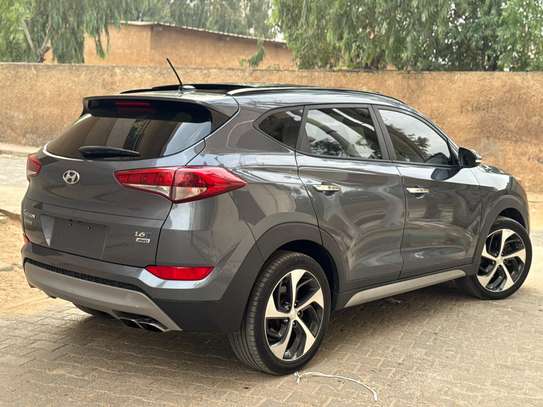 Hyndai Tucson image 8