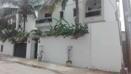 Villa R+1 à Louer à NGOR vers Casino du cap vert image 7