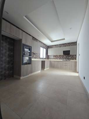APPARTEMENT NEUF F4 À FANN MERMOZ image 8
