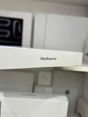 MacBook Air 2025 13 Pouces - M4 | 16GB RAM | 256 image 2