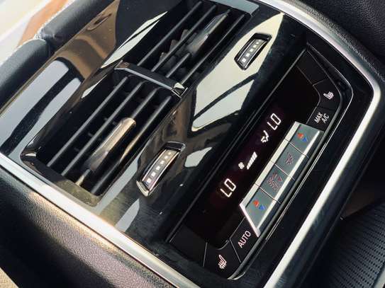BMW X7 2020 image 11