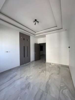 F4 neuf à louer au plateau image 9