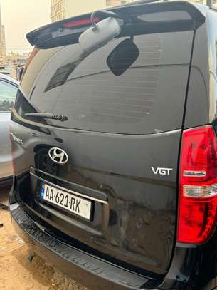 Location Minibus Hyundai Climatisé 12 Places avec Chauffeur image 4