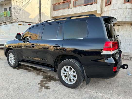 Toyota Land Cruiser 2018 image 2