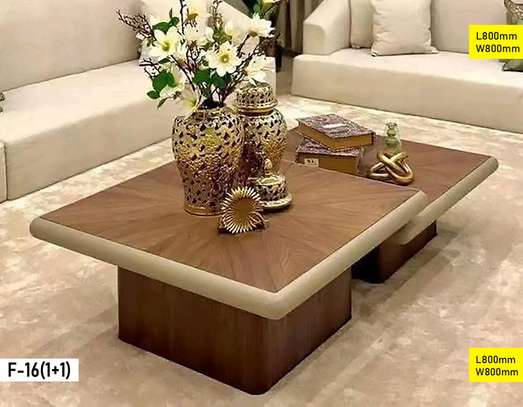 Table basse de qualité supérieure image 1