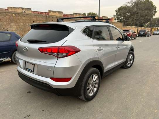 Hyundai Tucson limited clean image 13