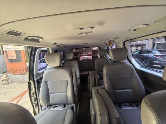 Bus Hyundai Starex 12 places  avec chauffeur image 3
