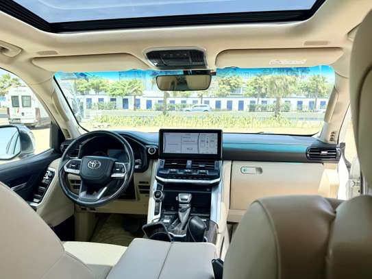 Toyota Land Cruiser LC 300 image 9