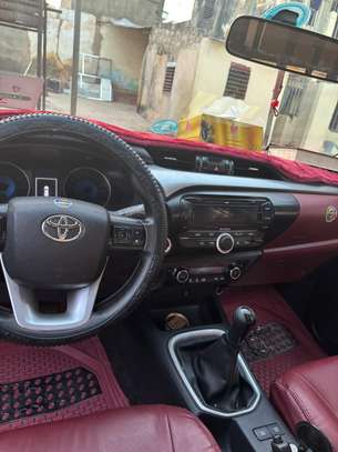Toyota hilux 2017 image 2