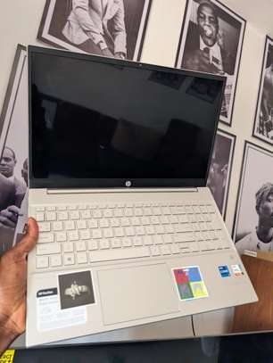 HP Pavilion/i7 11th gen /512gb /16gb ram image 2