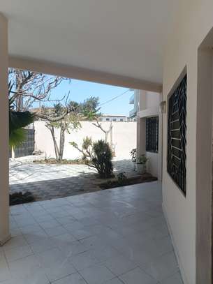 Villa R+1 de 4 chambres salon à NGOR image 2